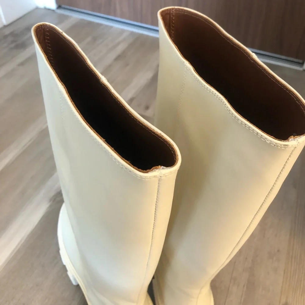 ALOHAS Cream Knee-High Platform Boots